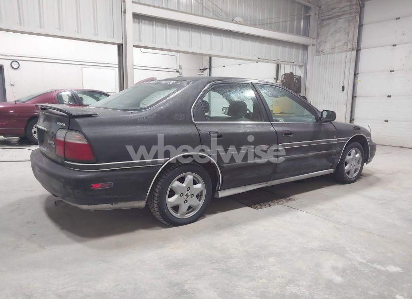 Photo 4 of 1997 Honda Accord LX (VIN 1HGCD5639VA008584)