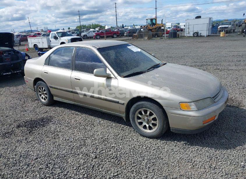 1995 Honda Accord LX/EX (VIN 1HGCD563XSA013868) main photo