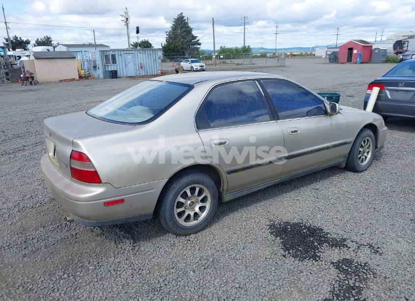 Photo 4 of 1995 Honda Accord LX/EX (VIN 1HGCD563XSA013868)