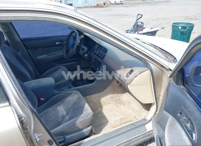 Photo 5 of 1995 Honda Accord LX/EX (VIN 1HGCD563XSA013868)