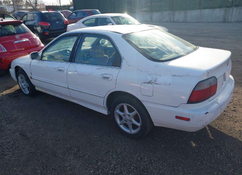 Photo 3 of 1996 Honda Accord LX/EX (VIN 1HGCD563XTA047200)