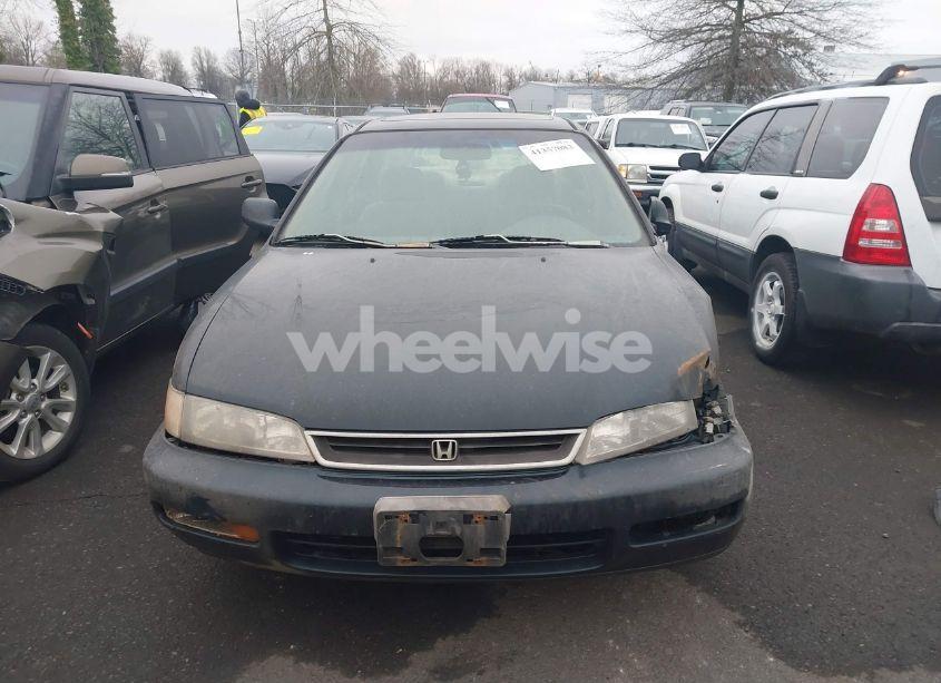 Photo 12 of 1996 Honda Accord EX/EX-R (VIN 1HGCD5652TA060783)