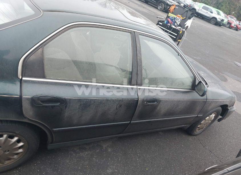 Photo 13 of 1996 Honda Accord EX/EX-R (VIN 1HGCD5652TA060783)