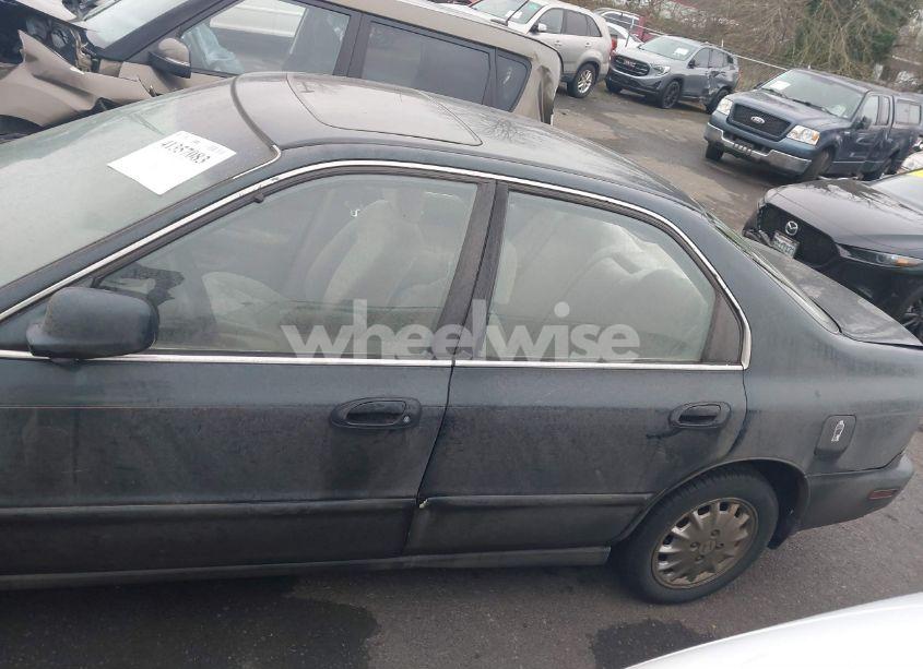 Photo 14 of 1996 Honda Accord EX/EX-R (VIN 1HGCD5652TA060783)