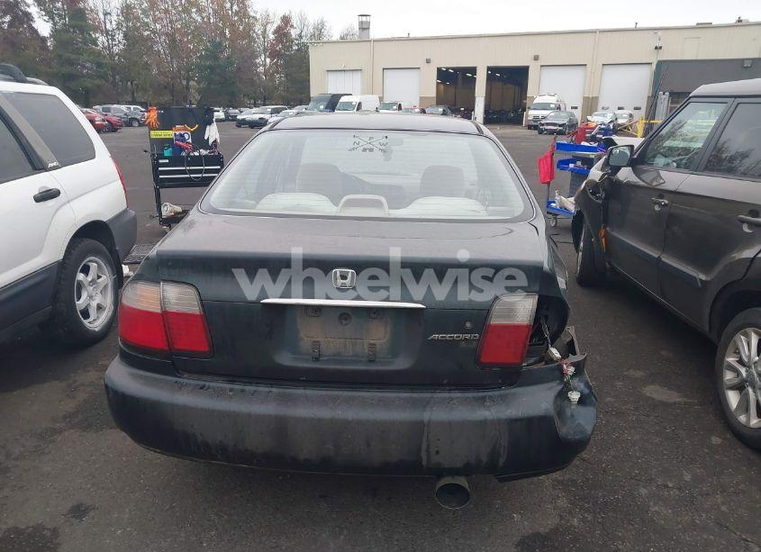 Photo 16 of 1996 Honda Accord EX/EX-R (VIN 1HGCD5652TA060783)