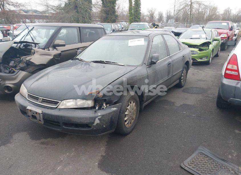 Photo 2 of 1996 Honda Accord EX/EX-R (VIN 1HGCD5652TA060783)