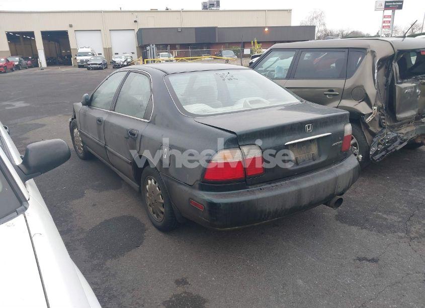 Photo 3 of 1996 Honda Accord EX/EX-R (VIN 1HGCD5652TA060783)