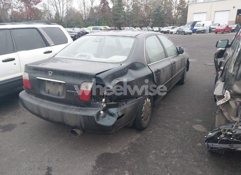 Photo 4 of 1996 Honda Accord EX/EX-R (VIN 1HGCD5652TA060783)