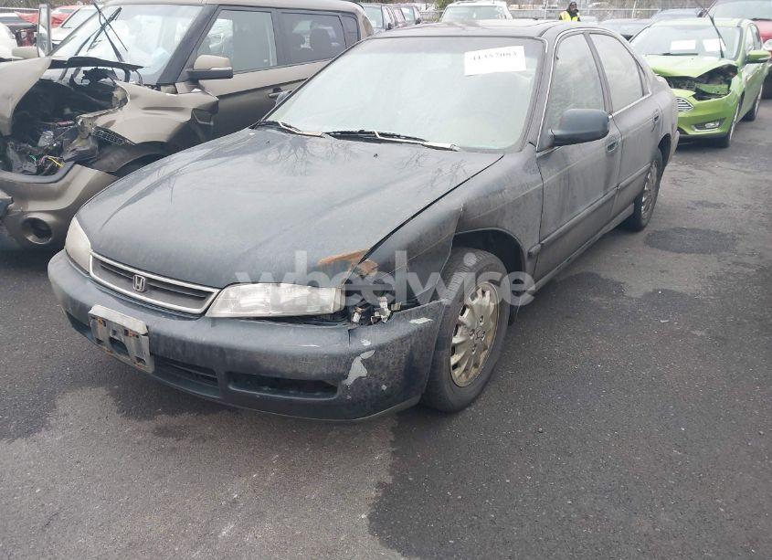 Photo 6 of 1996 Honda Accord EX/EX-R (VIN 1HGCD5652TA060783)