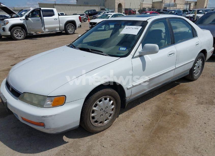 Photo 2 of 1997 Honda Accord EX (VIN 1HGCD5653VA201234)