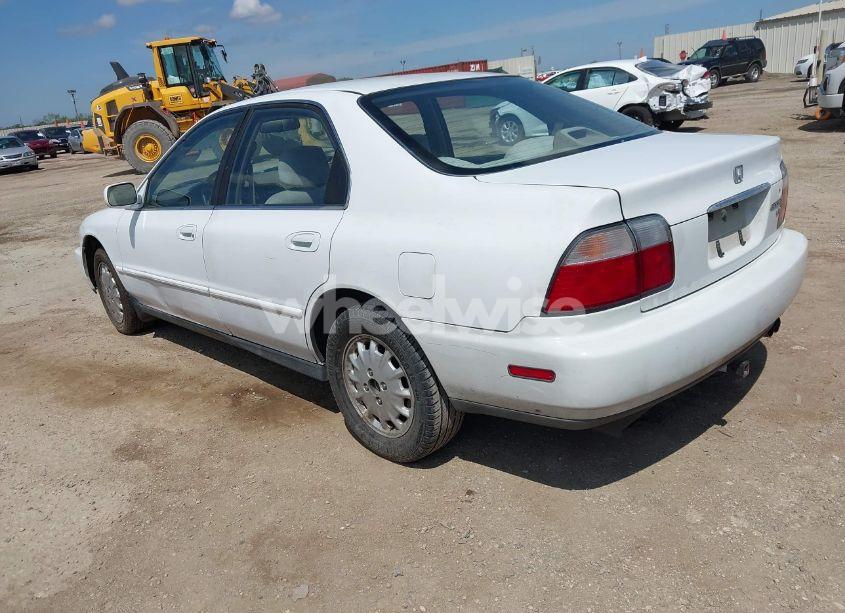 Photo 3 of 1997 Honda Accord EX (VIN 1HGCD5653VA201234)