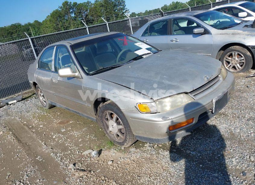 1995 Honda Accord EX (VIN 1HGCD5656SA135886) main photo