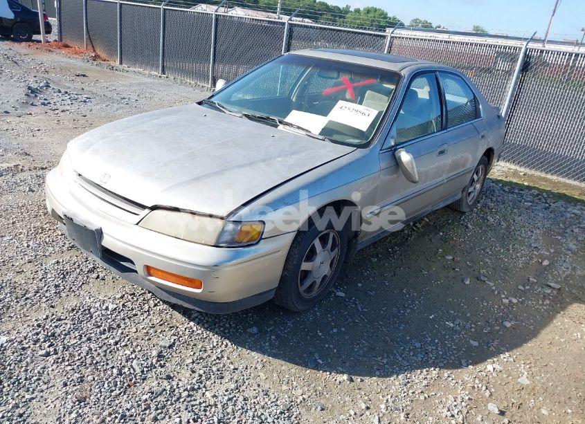 Photo 2 of 1995 Honda Accord EX (VIN 1HGCD5656SA135886)