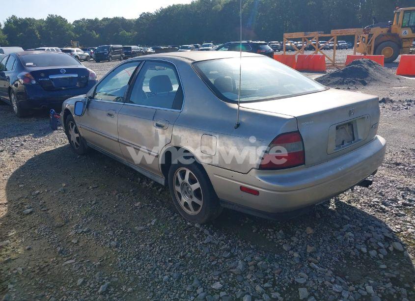 Photo 3 of 1995 Honda Accord EX (VIN 1HGCD5656SA135886)