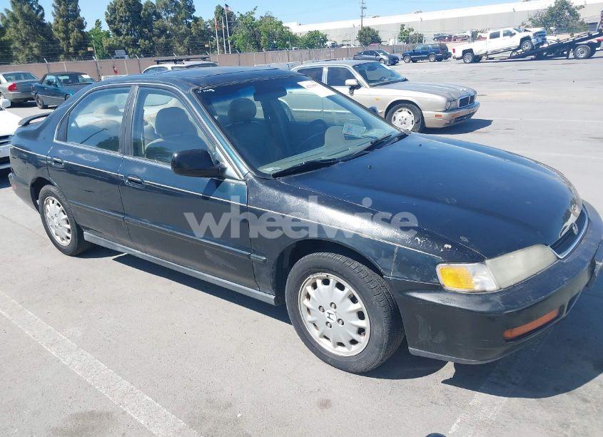 1997 Honda Accord EX (VIN 1HGCD5656VA133592) main photo