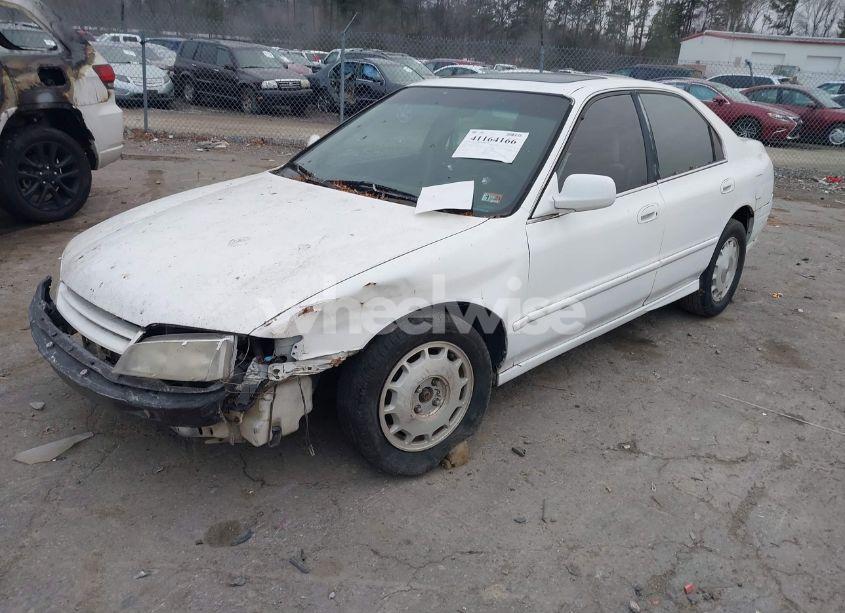 Photo 2 of 1995 Honda Accord EX (VIN 1HGCD5658SA090496)