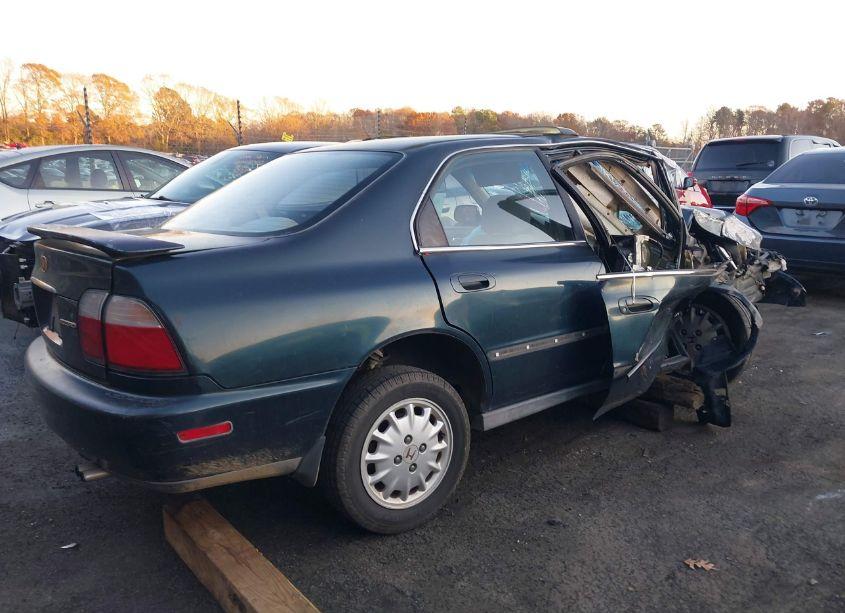 Photo 4 of 1997 Honda Accord EX (VIN 1HGCD5658VA266032)