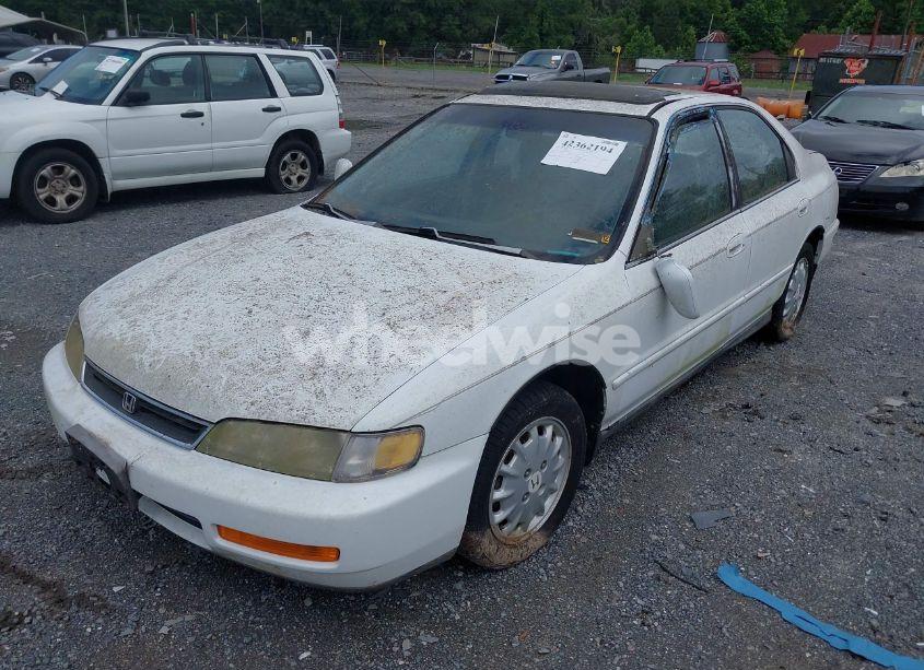 Photo 2 of 1996 Honda Accord EX/EX-R (VIN 1HGCD565XTA188303)