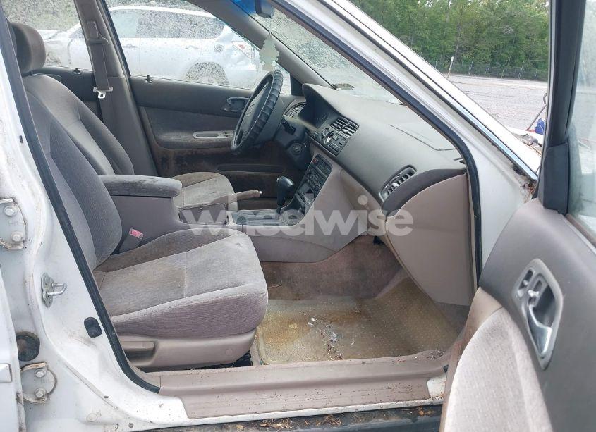 Photo 5 of 1996 Honda Accord EX/EX-R (VIN 1HGCD565XTA188303)