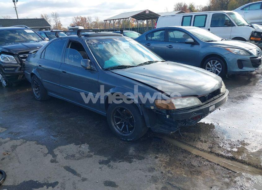 1997 Honda Accord EX (VIN 1HGCD565XVA049579) main photo