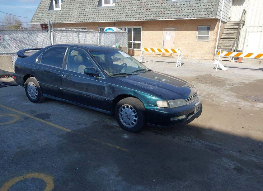 1996 Honda Accord EX (VIN 1HGCD5661TA153206) main photo