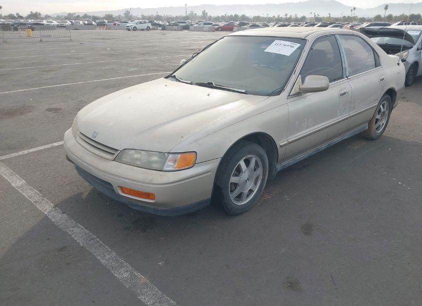 Photo 2 of 1995 Honda Accord EX (VIN 1HGCD5666SA120975)