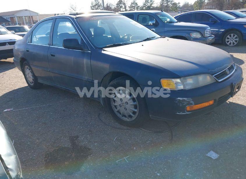 1996 Honda Accord EX (VIN 1HGCD566XTA251134) main photo