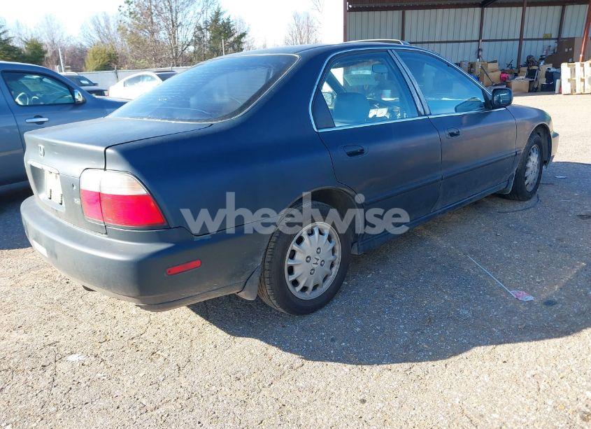 Photo 4 of 1996 Honda Accord EX (VIN 1HGCD566XTA251134)