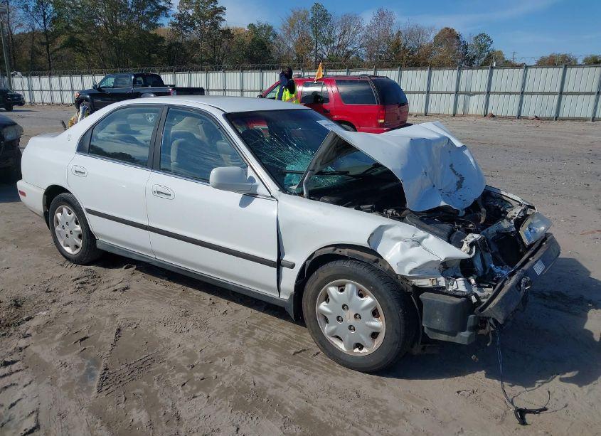 1997 Honda Accord VALUE (VIN 1HGCD5684VA175558) main photo