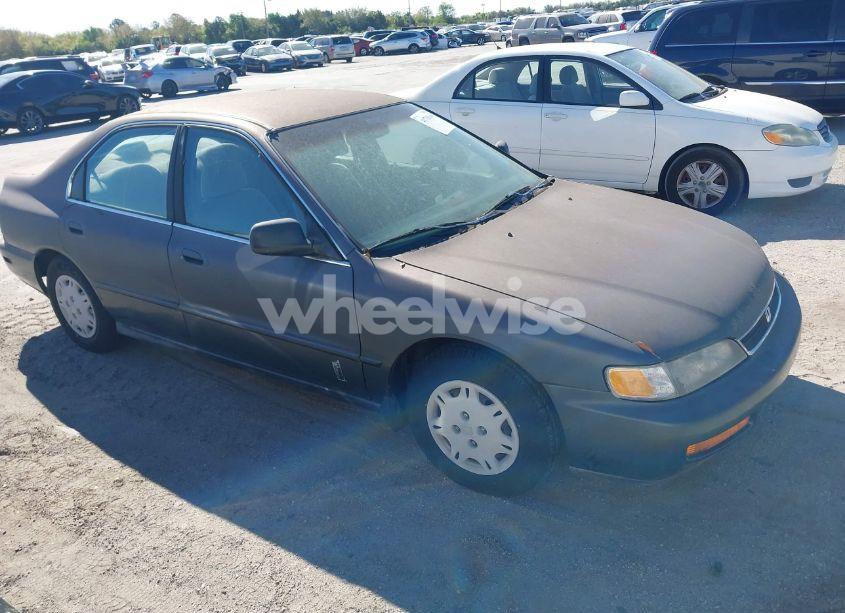 1997 Honda Accord VALUE (VIN 1HGCD5689VA182425) main photo