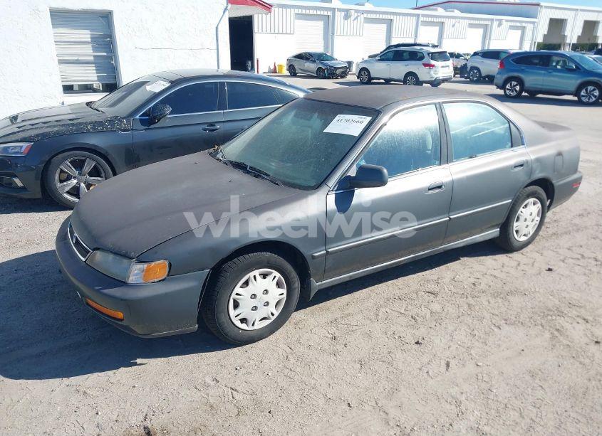 Photo 2 of 1997 Honda Accord VALUE (VIN 1HGCD5689VA182425)