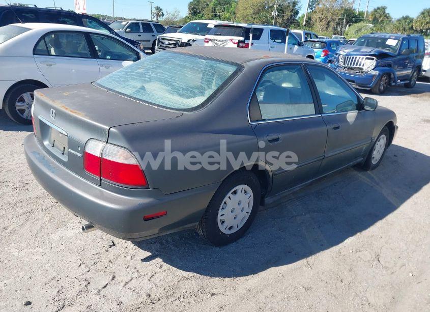 Photo 4 of 1997 Honda Accord VALUE (VIN 1HGCD5689VA182425)