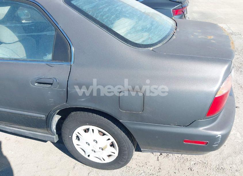 Photo 6 of 1997 Honda Accord VALUE (VIN 1HGCD5689VA182425)