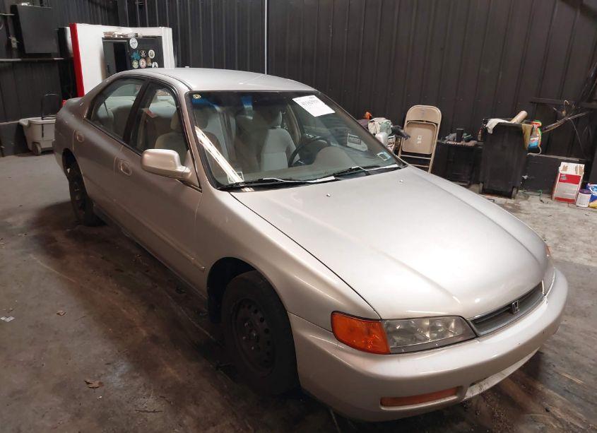 1996 Honda Accord VALUE (VIN 1HGCD5690TA250844) main photo