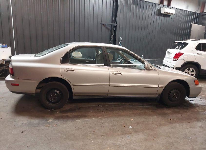 Photo 13 of 1996 Honda Accord VALUE (VIN 1HGCD5690TA250844)