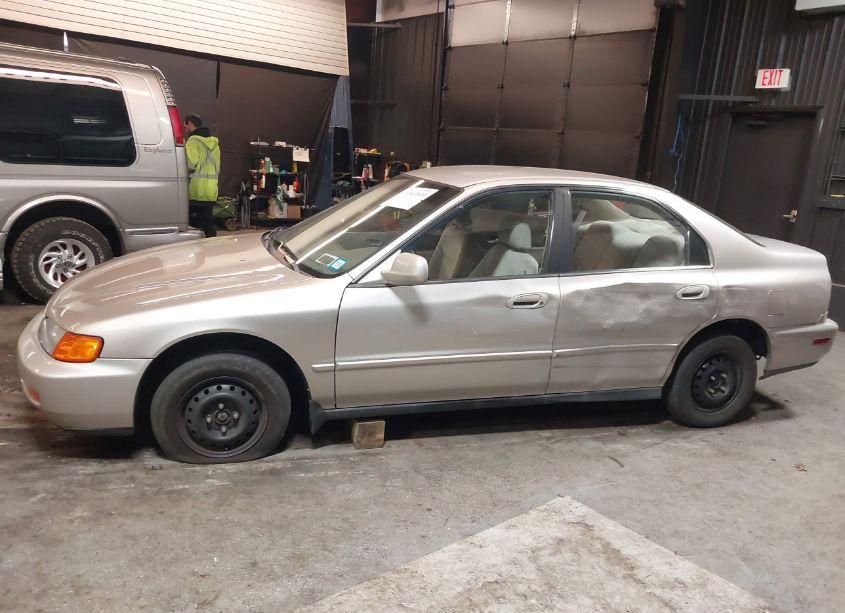 Photo 14 of 1996 Honda Accord VALUE (VIN 1HGCD5690TA250844)