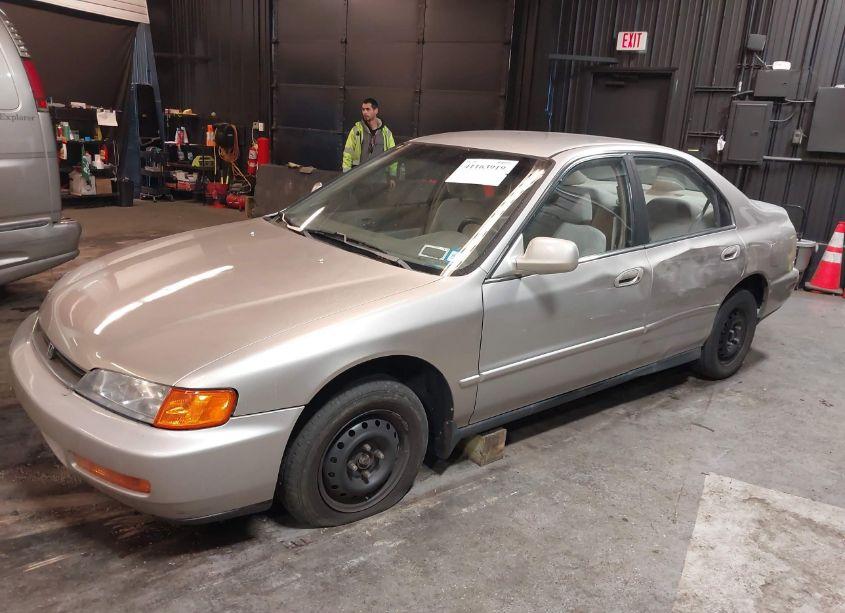 Photo 2 of 1996 Honda Accord VALUE (VIN 1HGCD5690TA250844)