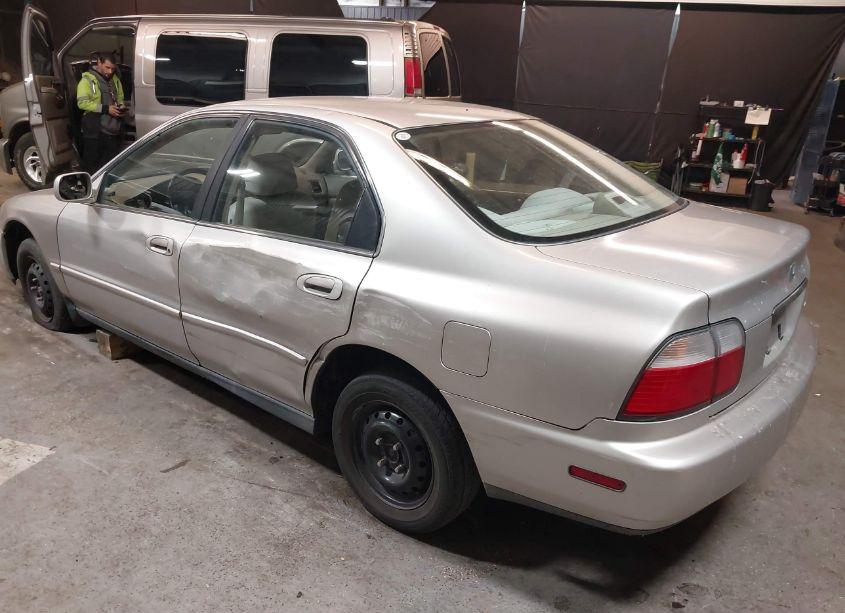 Photo 3 of 1996 Honda Accord VALUE (VIN 1HGCD5690TA250844)