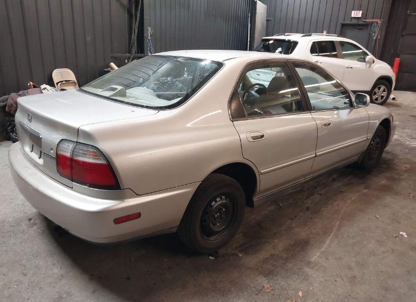 Photo 4 of 1996 Honda Accord VALUE (VIN 1HGCD5690TA250844)