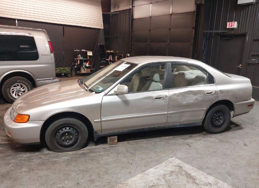 Photo 6 of 1996 Honda Accord VALUE (VIN 1HGCD5690TA250844)