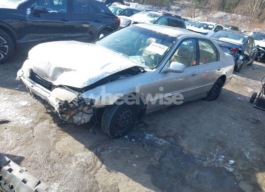 Photo 2 of 1996 Honda Accord (VIN 1HGCD5695TA223896)