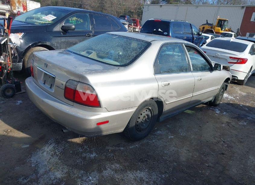 Photo 4 of 1996 Honda Accord (VIN 1HGCD5695TA223896)