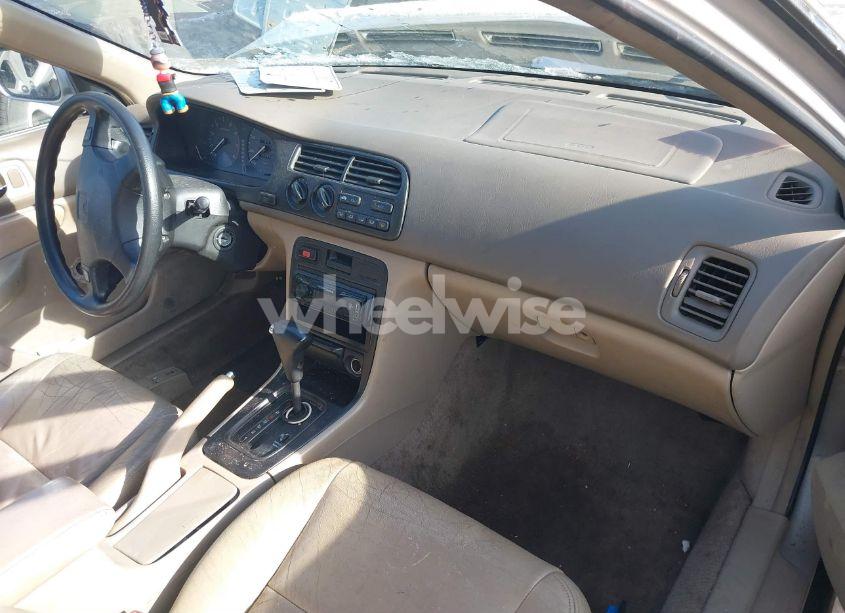 Photo 5 of 1996 Honda Accord (VIN 1HGCD5695TA223896)