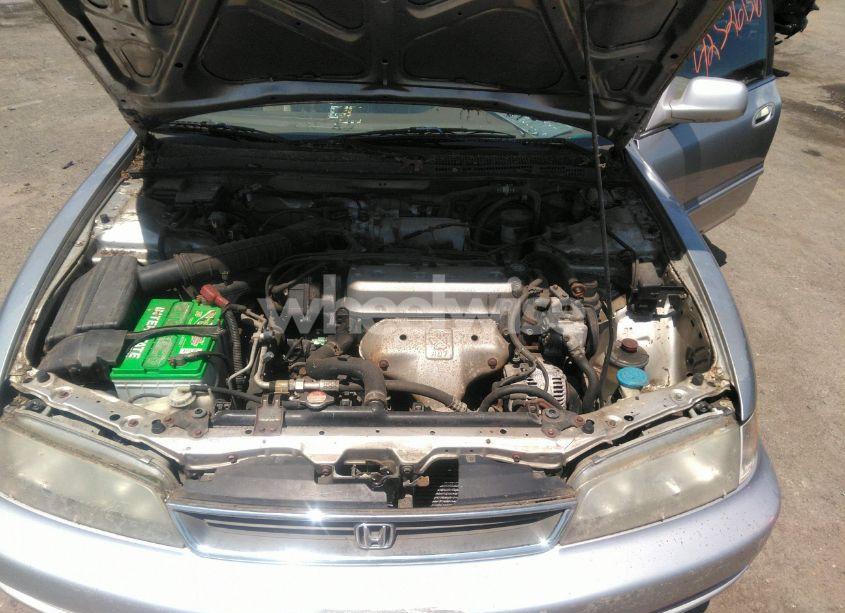 Photo 10 of 1996 Honda Accord VALUE (VIN 1HGCD5699TA268484)