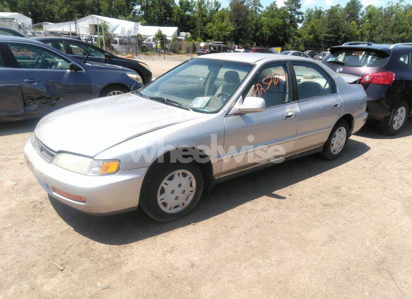 Photo 2 of 1996 Honda Accord VALUE (VIN 1HGCD5699TA268484)