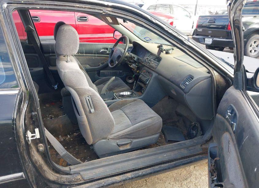 Photo 5 of 1996 Honda Accord LX (VIN 1HGCD7233TA024214)