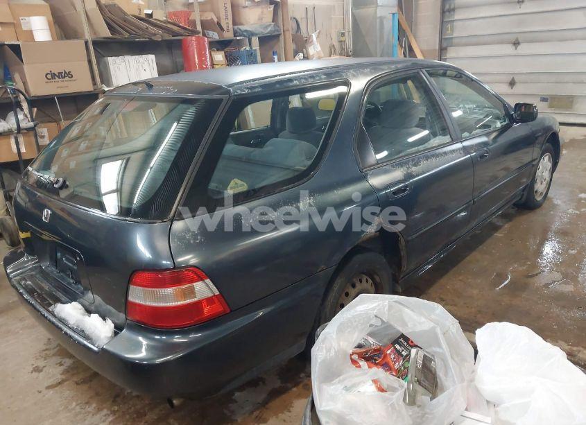 Photo 4 of 1997 Honda Accord LX (VIN 1HGCE1720VA005911)