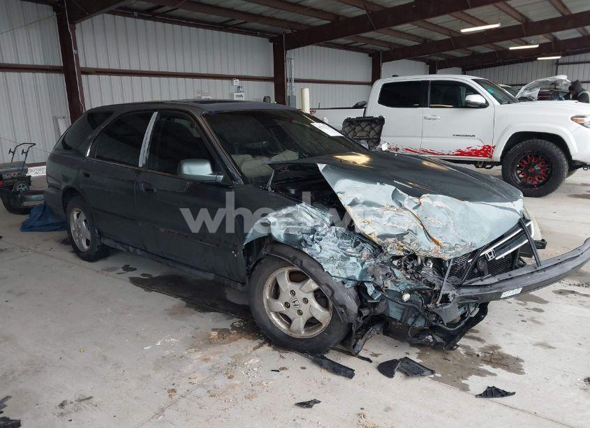 1996 Honda Accord LX (VIN 1HGCE182XTA005233) main photo