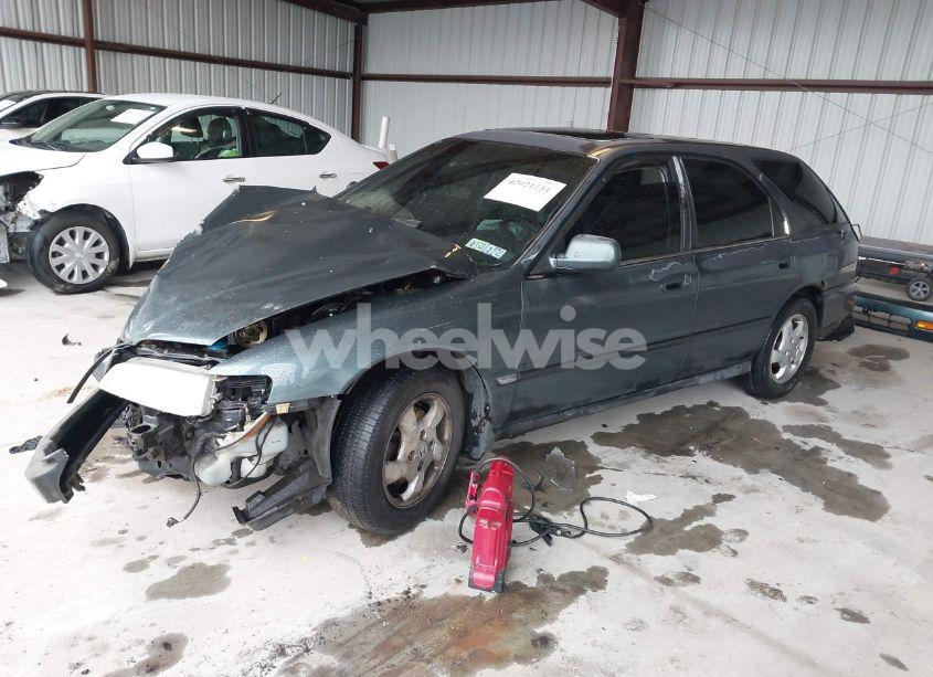 Photo 2 of 1996 Honda Accord LX (VIN 1HGCE182XTA005233)