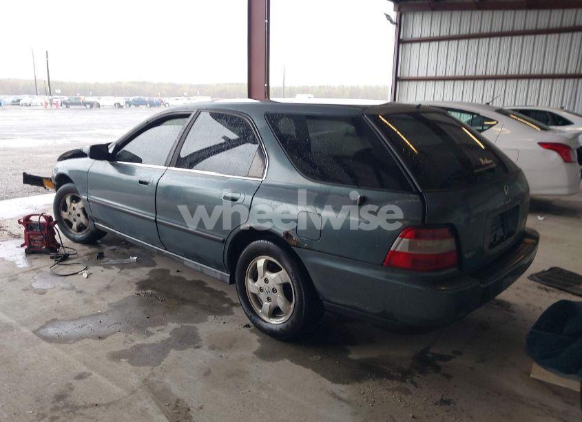 Photo 3 of 1996 Honda Accord LX (VIN 1HGCE182XTA005233)
